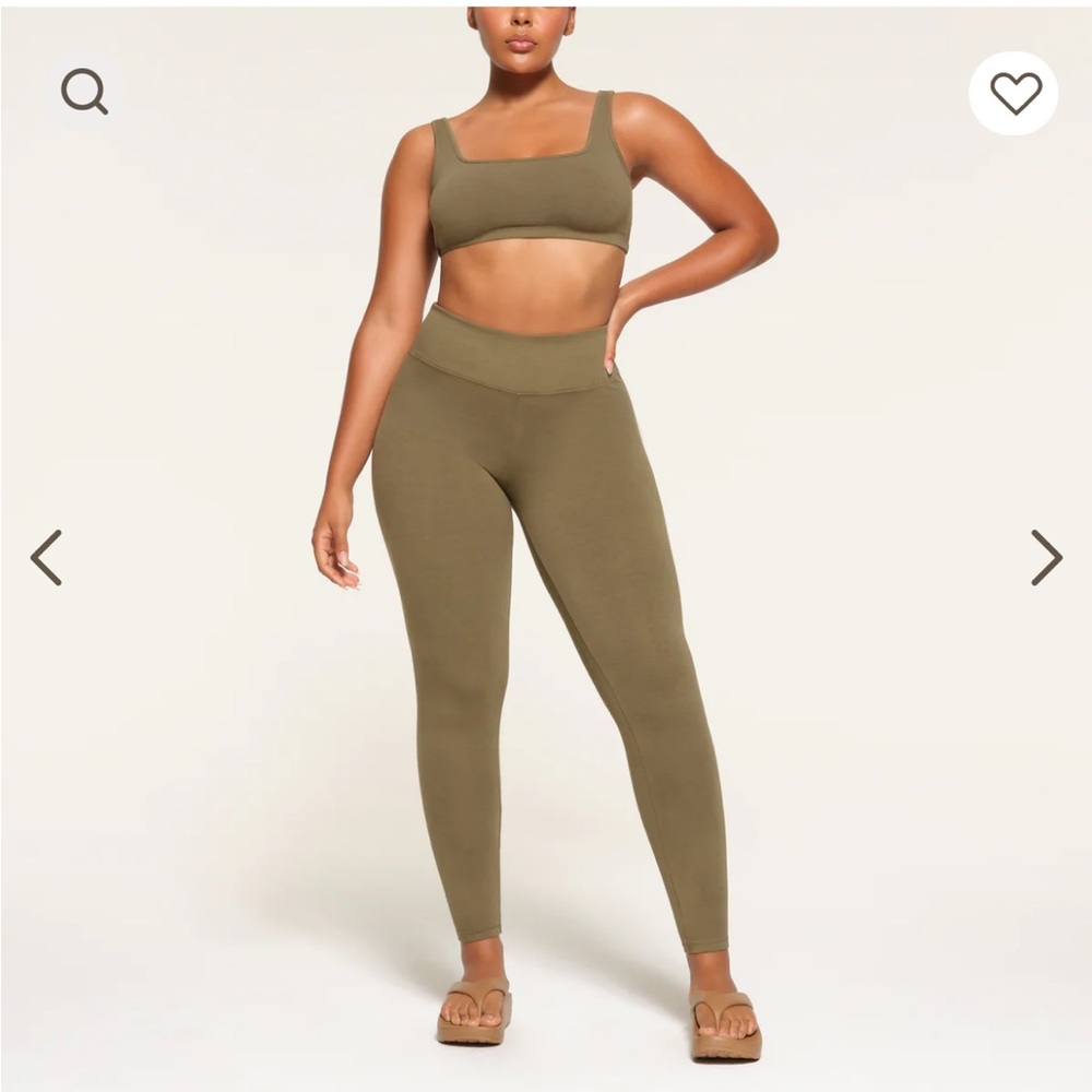 Skims: Outdoor Collection High-Waisted Legging in Color Army Size XS